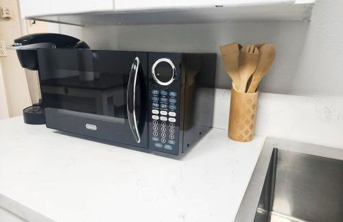 Relaxing Cozy Back House with Backyard - Foto 11