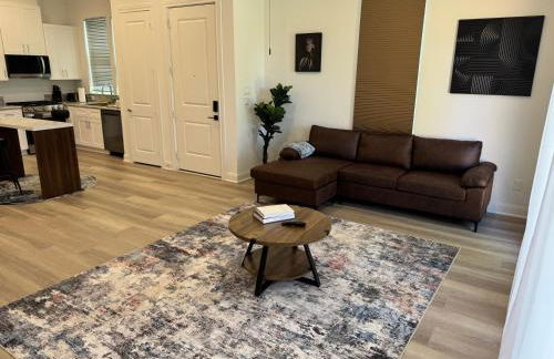 Modern 2 Bedroom All-En-Suite Near Downtown with EV Socket - Photo 6