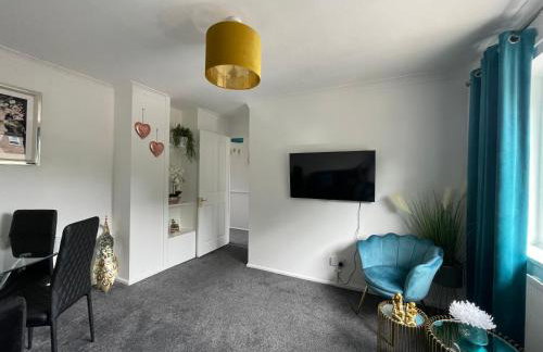 Large Stylish 2 Bedroom Apartment Stevenage Sleep 6 - Foto 9