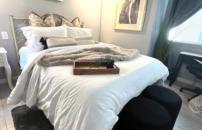 French Inspired Stay Fireplace Coffee bar Cozy - Foto 13