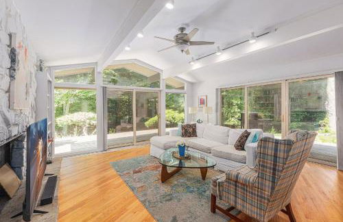 Bright 4BDR Home by Lake MI Arcadia Bluffs Portage Lake More - Photo 25