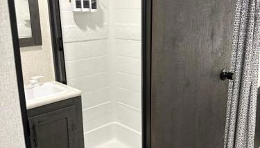 Modern Luxury RV Retreat, Your Cozy Tiny Home - Foto 3