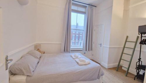 Modern Victorian Charm in a Great Location - Foto 3