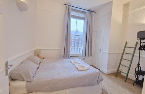 Modern Victorian Charm in a Great Location - Foto 3