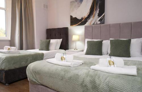 London Road Villa - Free Netflix, Private Parking, WiFi & Private Garden - Photo 27