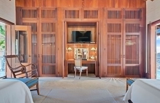 Magnificent Eight Bedroom Holiday Home - Photo 37