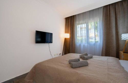 Luxury 3BR Puerto Banus, Pool, Garden, Walk to Marina & Beach - Photo 25