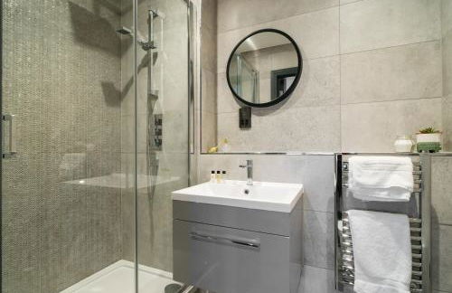 Luxe Apartments, The Moorwell, Secure Parking, - 10mins Cardiff City Ctr - Photo 24
