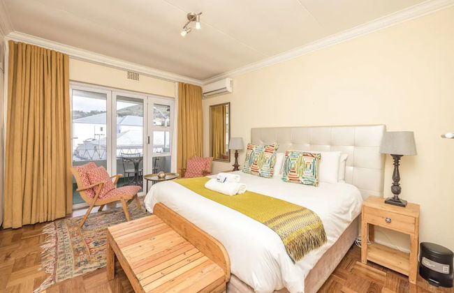 Vibrant and Safe 2 Bedroom Apartment - Photo 5