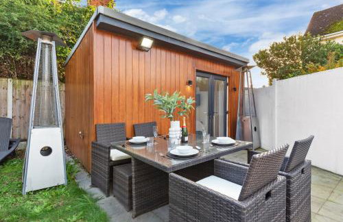 AC & Private Drive Stylish 4BR 5 Beds 8 Guests Wifi And Parking - Photo 6