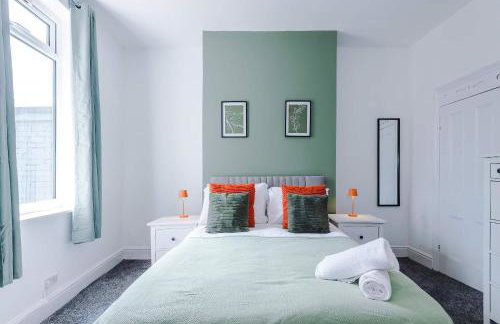 Spacious 3 Bed in Manchester by 53 Degrees Property, Perfect for Group Stays, Sleeps 8 with Free Parking! - Foto 19