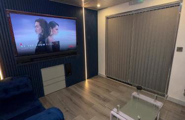 Luxxe House with Hot tub and Pool table - Photo 50