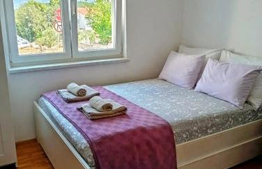 Violet Red Yellow Apartments - Foto 13