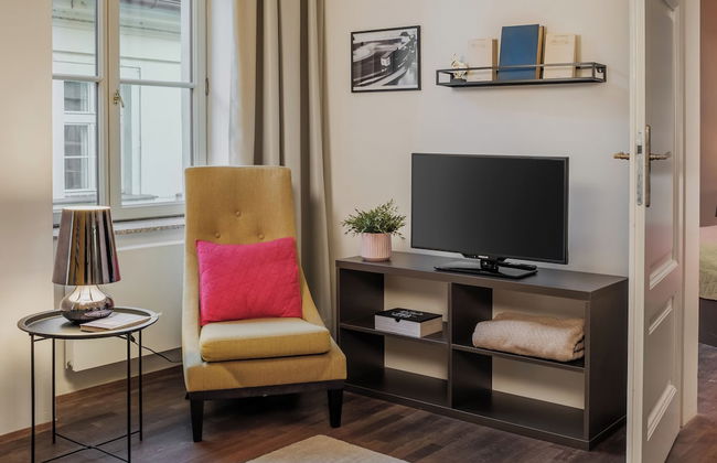 4 Arts Apartments by Adrez Living - Photo 20