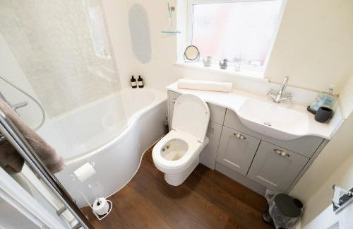 Contractor Friendly 4BR House Ideal for Long Term Stays - Foto 31
