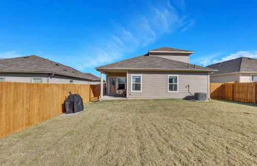 Stylish 4BR Family Home with Game Room and Backyard - Foto 43