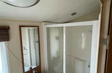 2-Bedroom Caravan Located in Uddingston, Glasgow at Maryville Caravan Site - Foto 6