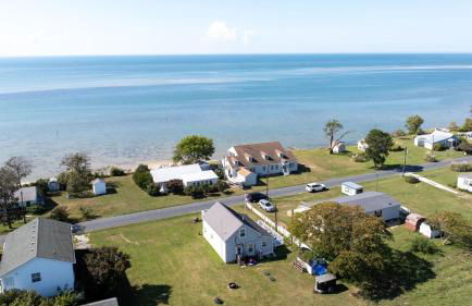 Welcome to Hokie Haven by the Bay - where Chesapeake sunsets meet Hokie spirit. - Foto 51