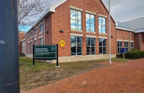 Book Now! 8-Min to Metro - King Bed- Old Town Central Retreat - Floyd's Freedom - - Foto 19