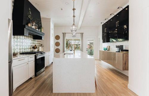 Luxe Victorian Retreat • Walk to Downtown - Foto 45