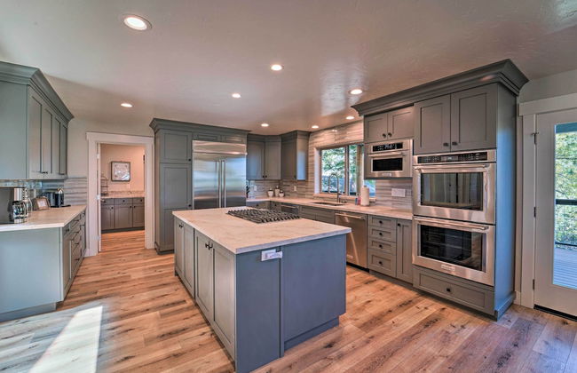 Hot Tub, Pool Table Luxe Reno Chalet with Mtn View! - Foto 33