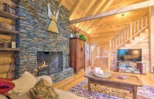 Family Friendly! Linville Cabin with Wraparound Deck - Foto 5