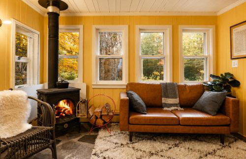 Creek, Sauna, Hot Tub, Fire Pit & Pet-Friendly - Photo 5