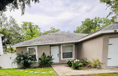 Home away from Home Near Ybor City, Cruise Port, and Downtown Tampa - Foto 1