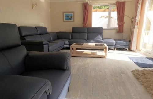 Family Bungalow with Private Pool - Photo 5