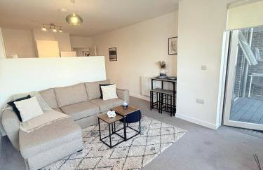 Modern 1-Bed Flat, Sleeps 4 - Photo 10