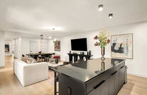 2Linkd Homes | 9BR•All Private Baths | Pool |Gated - Foto 5