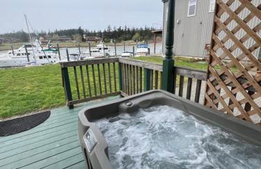 Bridge Tender Shack with hot tub on deck - Foto 6