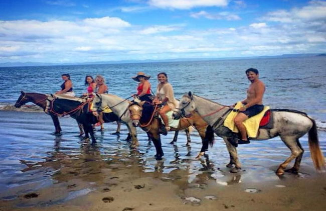 Impressively designed and decorated 3rd-floor space overlooking pool in Coco - Photo 30