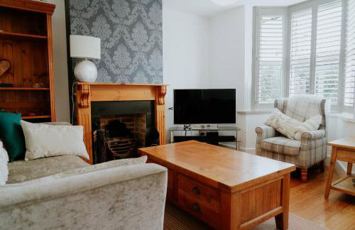 Horsham 3 Bed House With Garden - Photo 17