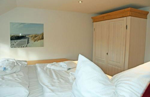 NEU angeboten Mönchguter Ferienhaus u Reetdach mit Kamin - Foto 26