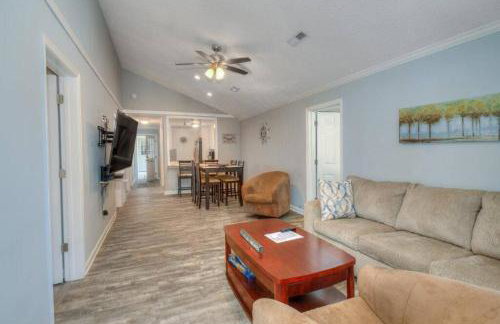 Beach Lovin/sleeps 10/2 blocks to beach/pets ok - Foto 11