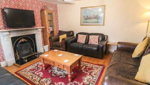 Manor Farmhouse - Photo 5