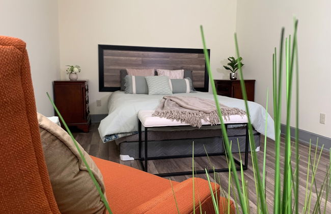 The Iron Scow - With Private Yard & Parking, Near Falls & Casino by Niagara Hospitality - Foto 12