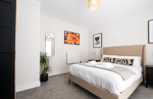 Luxury 4BDR House By Torr Property Group Short Lets & Serviced Accommodation With Free Gated Secure Parking & Private Patio Garden Liverpool - Foto 22