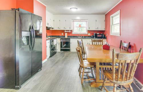 1 Mi to Pisgah Natl Forest Wooded Haven with Deck - Foto 6