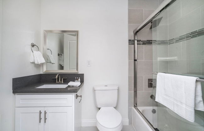 Brand NEW Luxury 3bdr Townhome In Silver Lake - Photo 18