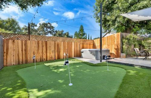 Modern Cottage, Hot Tub, Bistro Patio, Putting Green, Walk to All! - Foto 66