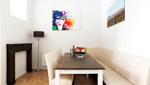 SC 02 by ROCKCHAIR Apartments l SUPERHOST Status l 4 Bedrooms Boxspringbeds 2 Bathrooms Balcony Elevator - Cozy Family & Business Flair welcomes you! - Foto 3