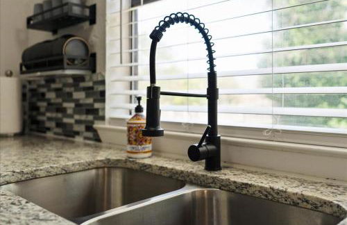 Super Comfy Home with Hot Tub! - Photo 30