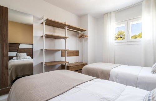 Sur Suites del Sol Apartamento 3 hab y 2 wc con gran terraza y piscina a pasos de la playa - Photo 29