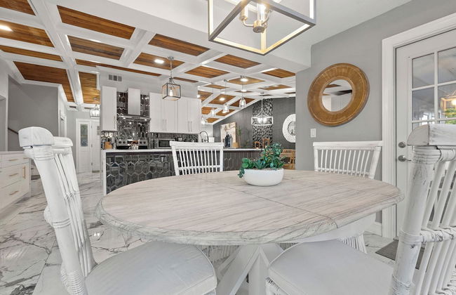 Serenity Haven Luxe Pet Friendly 5BR - Photo 11