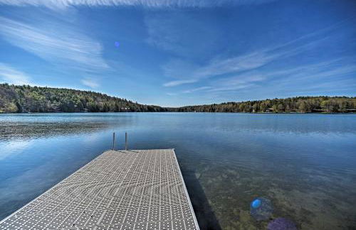BBQ Ready Lakeside Milford Home with Paddleboat - Foto 31
