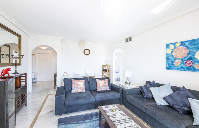 2 bedroom Apartment in Marbella with swimming pool and garden - Photo 5