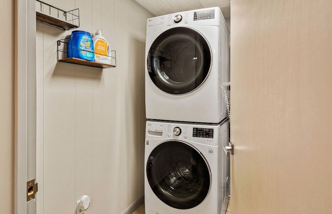 Emerald Bluff by Avantstay Lake Views Deck Fire Pit Game Room - Photo 47