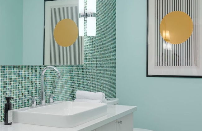 Stunning 3 Bedroom Secondary Suite N Van - Photo 41